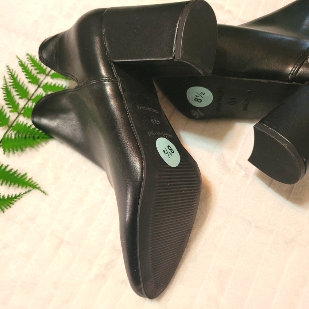 Boots - Picture 4 of 8